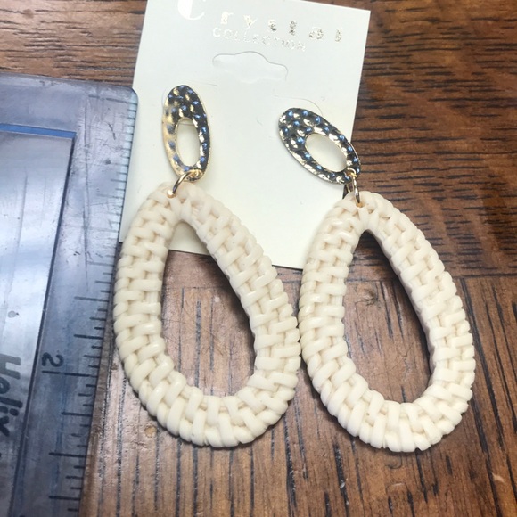 NEW CREAM AND GOLD EARRINGS - Picture 5 of 5